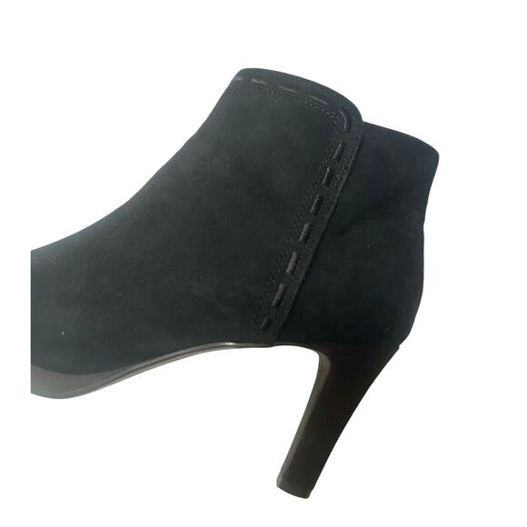 Clarks Collection Adriel Sadie Black Suede Booties Chic Comfort SZ 9.5M - Picture 5 of 11